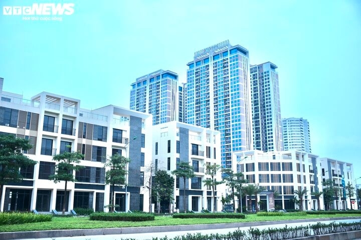 Người mua nhà nên đợi Luật Đất đai có hiệu lực để xuống tiền (Ảnh: Công Hiếu)