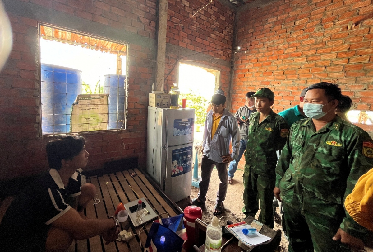 Một đối tượng tại xã Tân Điền, huyện Gò Công Đông tàng trữ và sử dụng chất ma túy bị lực lượng làm nhiệm vụ phát hiện và bắt giữ.