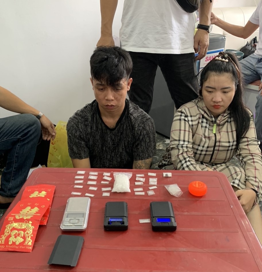 Nguyễn Ngọc Phi và Huỳnh Thị Diễm Châu bị bắt giữ cùng tang vật