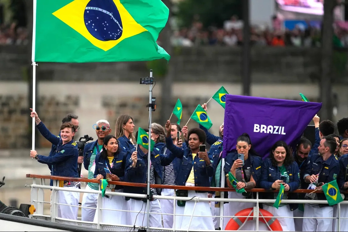 Đoàn vận động viên Brazil. Ảnh: Paris Match