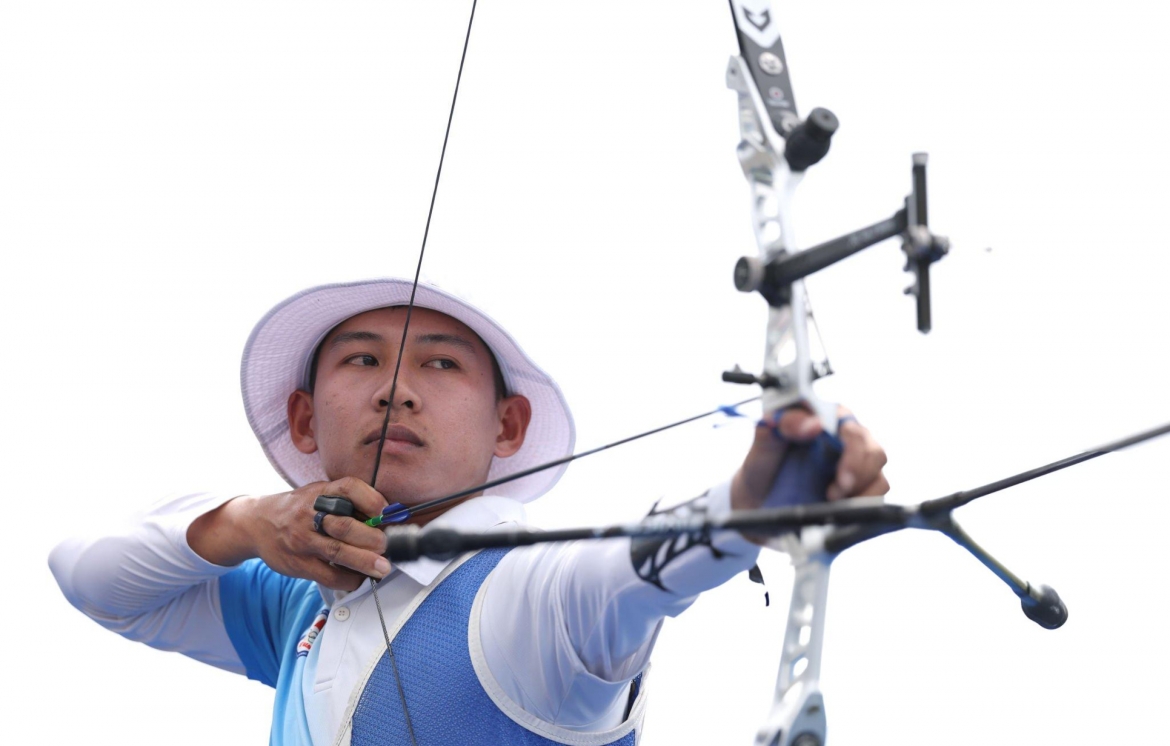 Lê Quốc Phong tranh tài tối 25/7. (Ảnh: Getty). 