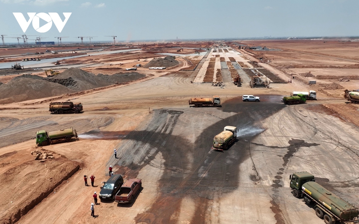 Nhà ga hành khách và hạng mục đường băng Sân bay Long Thành.