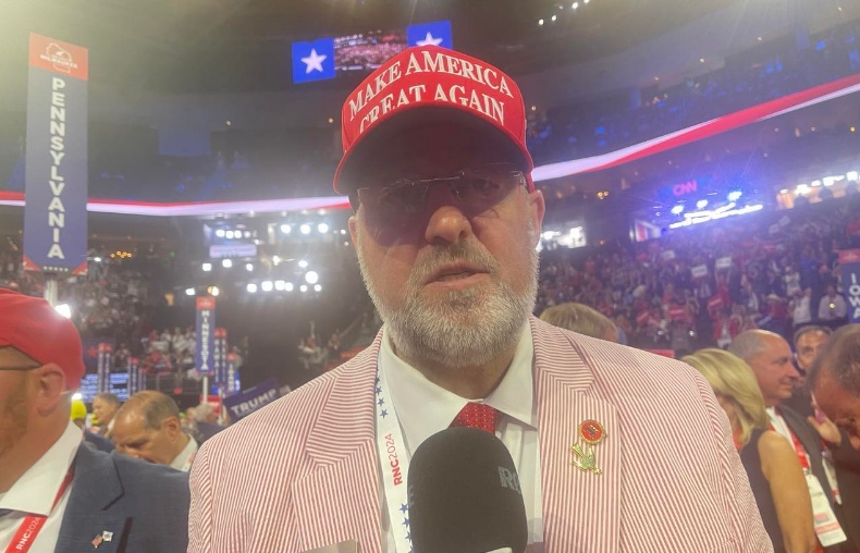 Ông Jason Thompson từ bang Georgia