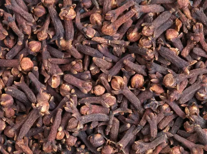 Đinh hương giúp điều chỉnh lượng đường trong máu bằng cách cải thiện chức năng insulin