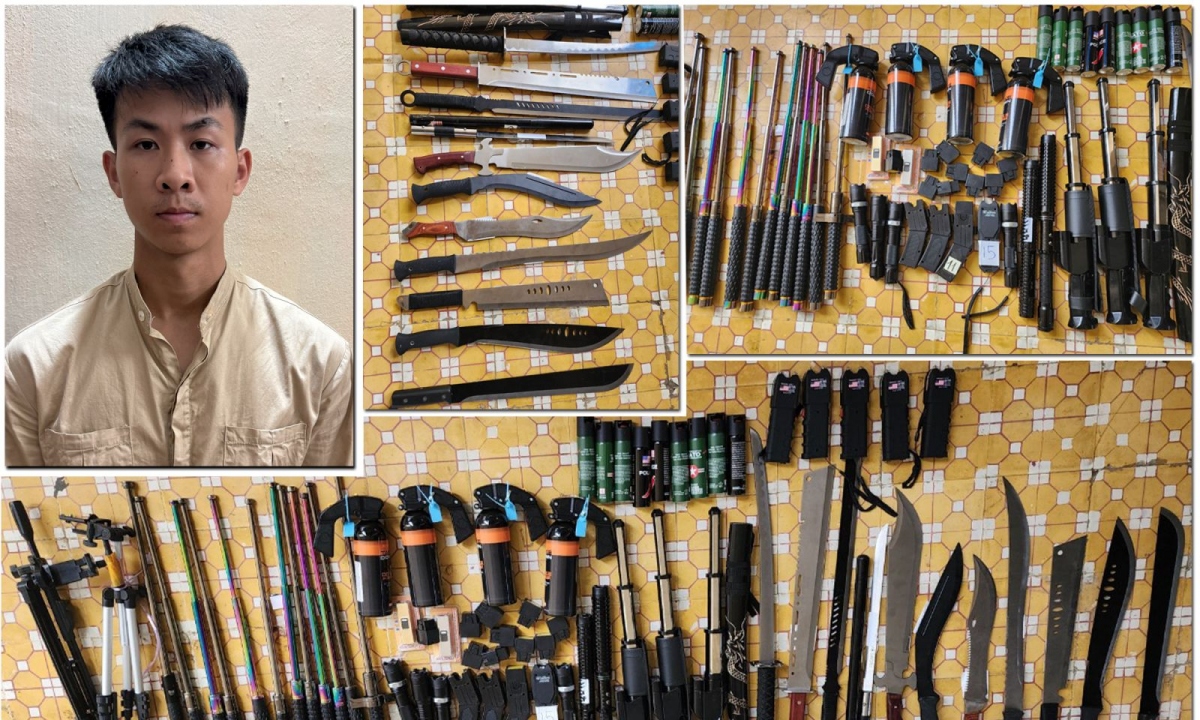 Đào Duy Tùng và số vũ khí, hung khí nguy hiểm thu giữ.