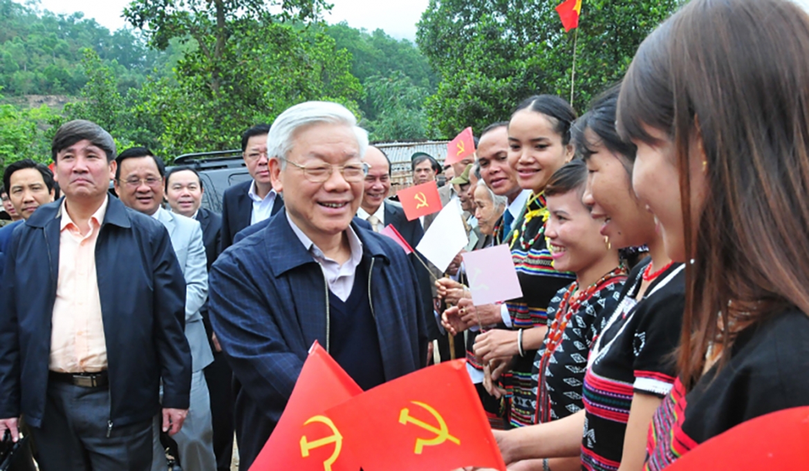 Tổng Bí thư Nguyễn Phú Trọng thăm bà con đồng bào xã Hồng Hạ, huyện A Lưới, tỉnh Thừa Thiên Huế tháng 3-2014