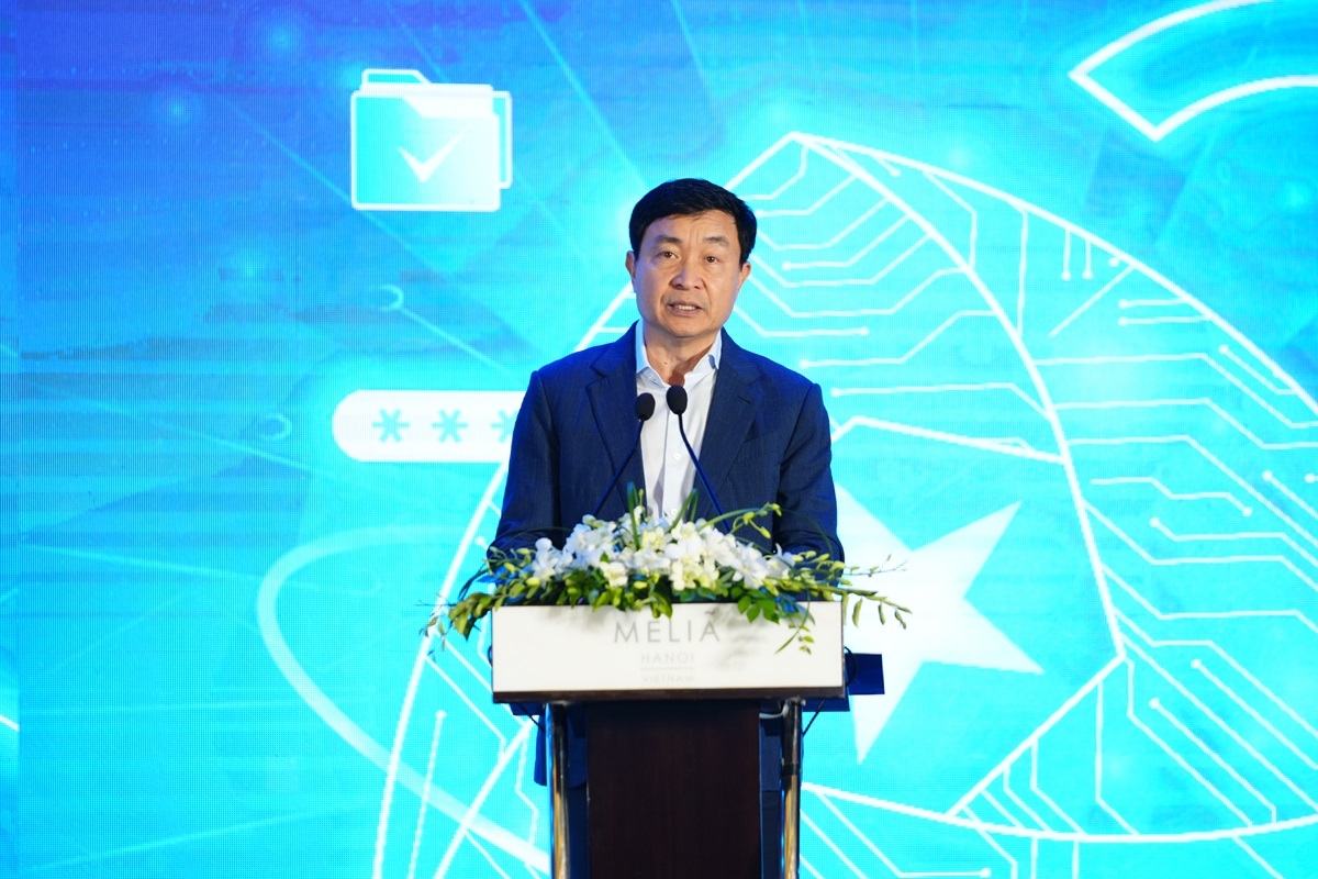 Trung tướng Nguyễn Minh Chính, Cục trưởng Cục An ninh mạng và phòng, chống tội phạm sử dụng công nghệ cao, Bộ Công an, Phó Chủ tịch thường trực Hiệp hội An ninh mạng quốc gia