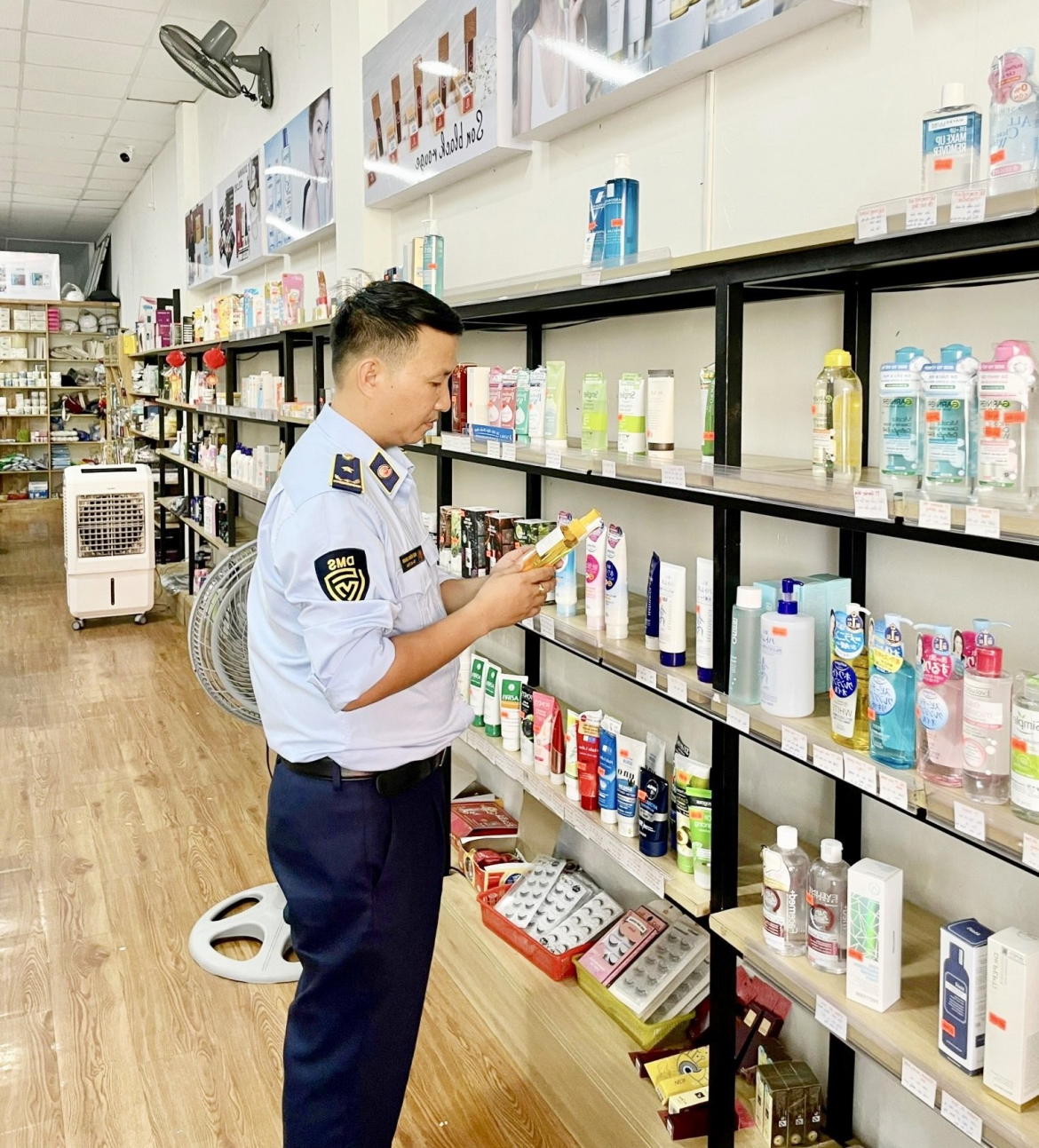 Kiểm tra đột xuất khi phát hiện dấu hiệu vi phạm pháp luật trong kinh doanh hàng hóa.