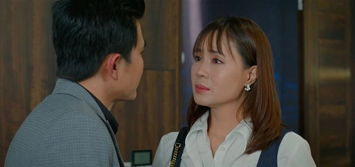 Biểu cảm trên gương mặt của Hồng Diễm lúc nào cũng ủ rũ, buồn khổ.