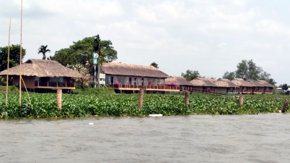 Nhiều tổ chức, cá nhân tại huyện Cái Bè sử thuê đất bãi bồi ven sông Tiền nhiều năm không đấu giá gây bức xúc tại địa phương.