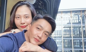 Ngày 19/7, doanh nhân Cường Đô la và vợ - người mẫu Đàm Thu Trang - cùng có động thái mới trên mạng xã hội. Họ ẩn hầu hết bài viết, hình ảnh cập nhật trên trang cá nhân từ trước đến nay. Trên tài khoản của Cường Đô La có tên Nguyen Quoc Cuong chỉ còn hiển thị ảnh bìa vào ngày 13/6. Trong khi Đàm Thu Trang cập nhật ảnh bìa từ năm 2021 và trạng thái đã kết hôn với Cường Đô La cách đây 5 năm. Những hình ảnh, trạng thái họ đăng tải trên trang cá nhân từ trước tới nay đều được ẩn sạch. Tuy nhiên, ở các hoạt động này, Cường Đô La và Đàm Thu Trang đều tắt tính năng bình luận.