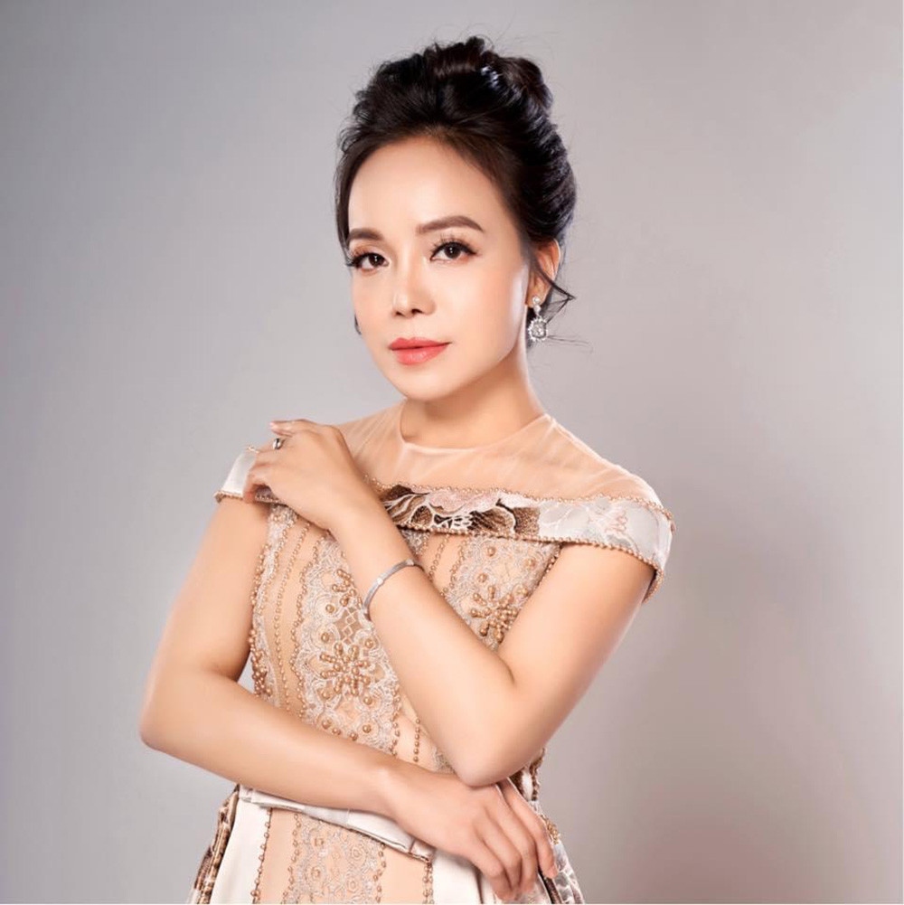 Bước sang tuổi 48, NSƯT Lan Anh vẫn giữ được nét đẹp trẻ trung và sức sống trong âm nhạc. Song song với công việc giảng dạy, cô duy trì hoạt động biểu diễn, đặc biệt là trong các chương trình ca nhạc mang tính truyền thống và ý nghĩa lịch sử. NSƯT Lan Anh thường xuyên chia sẻ hình ảnh từ các buổi biểu diễn cũng như những khoảnh khắc đời thường trên trang cá nhân. Khá kín tiếng về đời sống riêng tư, cô thấy may mắn với cuộc sống bình yên và hạnh phúc gia đình đang có. Sự ủng hộ vững chắc từ người bạn đời đã giúp Lan Anh tránh được những cám dỗ trong showbiz, đồng thời duy trì được tổ ấm bình yên và hạnh phúc.