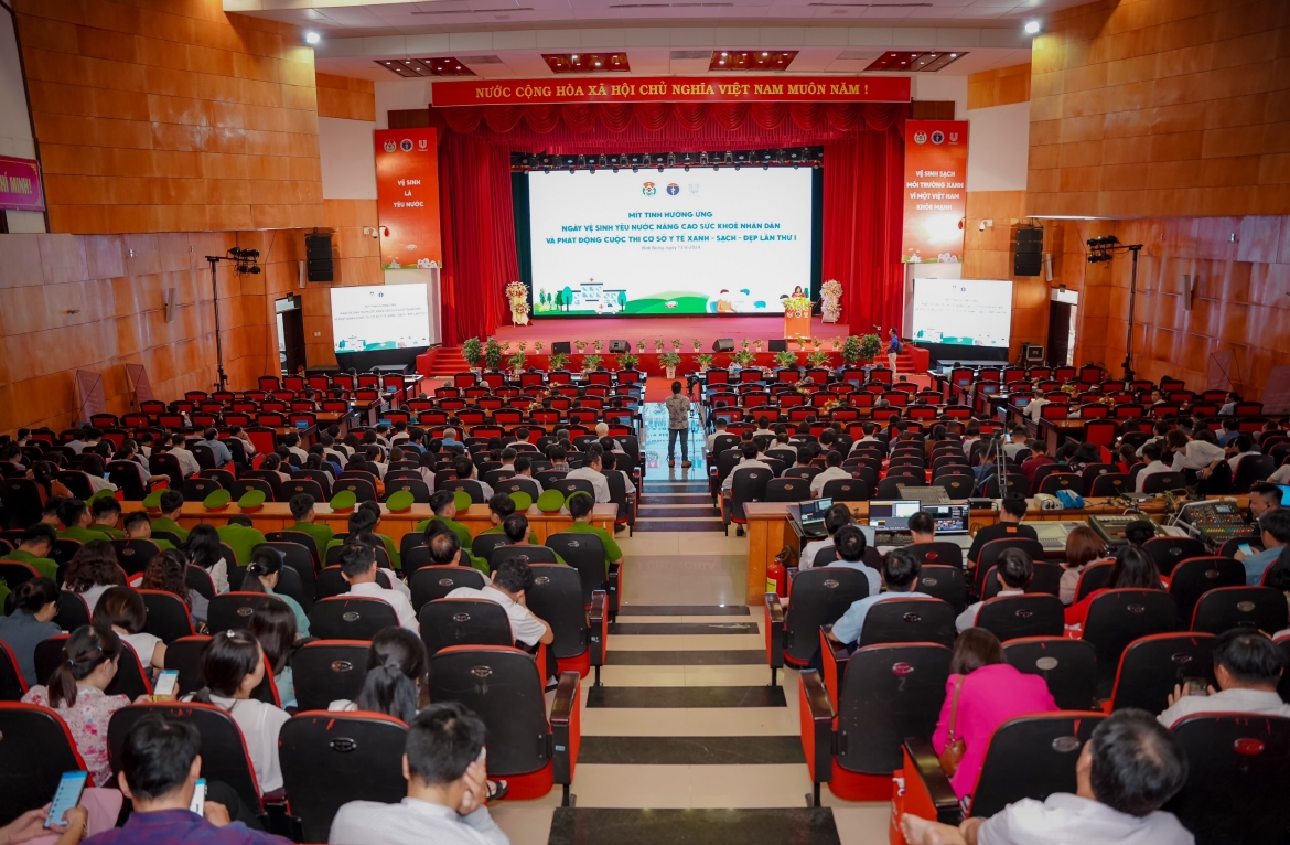 Mít tinh hưởng ứng Ngày Vệ sinh yêu nước, nâng cao sức khỏe nhân dân năm 2024.