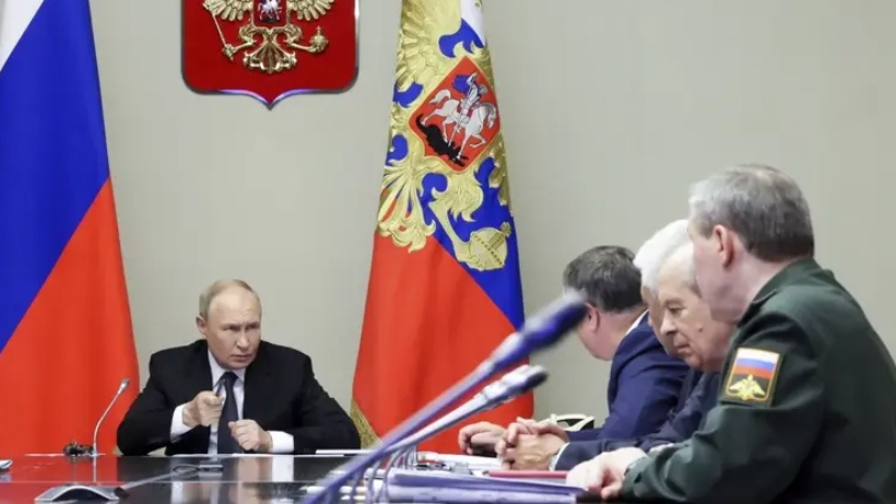 Tổng thống Putin họp với các quan chức an ninh cấp cao. Ảnh: Reuters