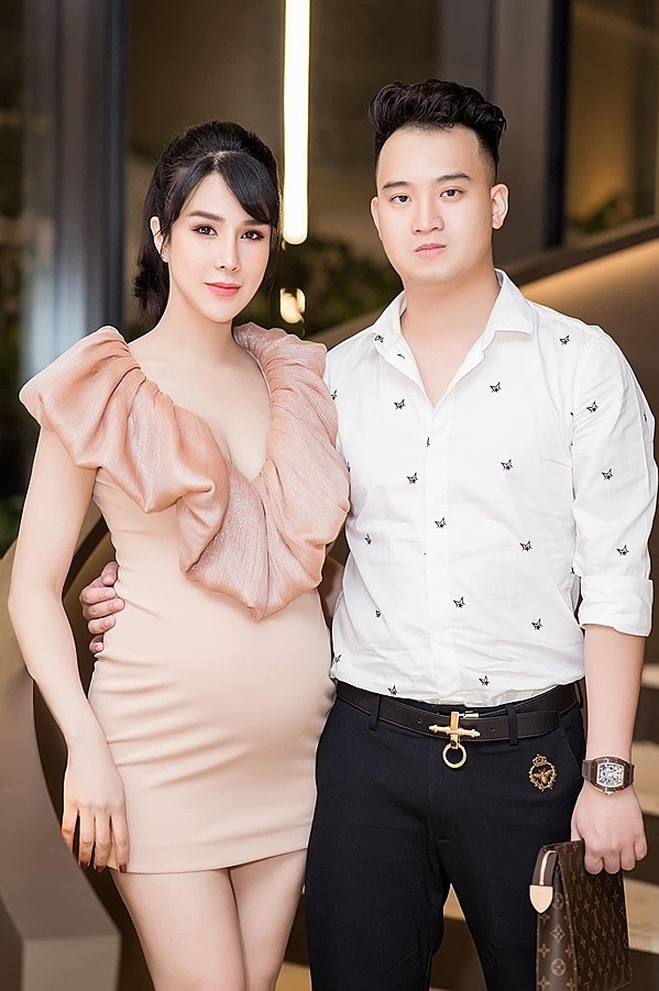 Sau khi Đức Phạm có bài viết nhắn nhủ Diệp Lâm Anh dừng nhắn tin hỏi han, nữ ca sĩ lên tiếng. Cô cho biết sẽ không tiếp tục nhắc tới chồng cũ trên mạng xã hội. Cô mong muốn chồng cũ đừng tiếp tục đăng bài trên mạng xã hội. Trước đó, Diệp Lâm Anh không ít lần "tag" tên chồng cũ, bình luận vào các bài đăng liên quan đến anh trên mạng xã hội.