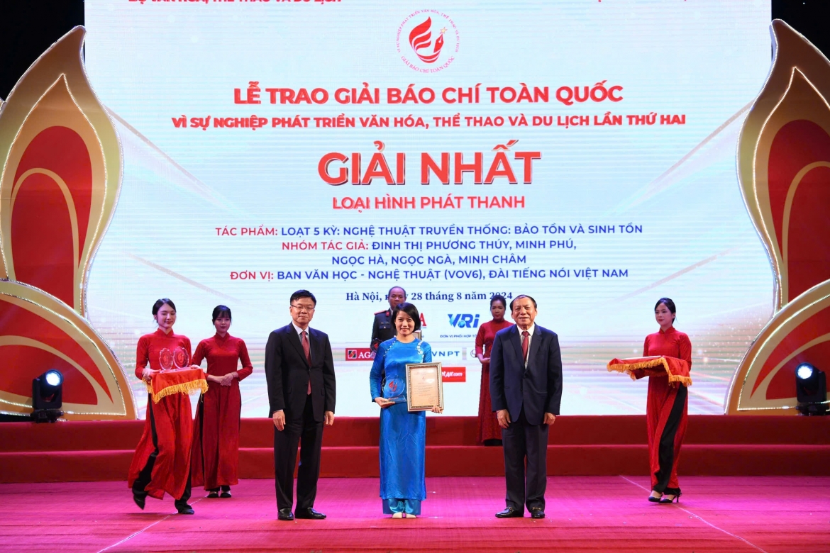 Loạt 5 kỳ "Nghệ thuật truyền thống: Bảo tồn và sinh tồn" của nhóm tác giả Phương Thúy, Minh Phú, Ngọc Hà, Ngọc Ngà, Minh Châm, Ban Văn học - Nghệ thuật (VOV6), Đài Tiếng nói Việt Nam giành giải Nhất loại hình phát thanh.