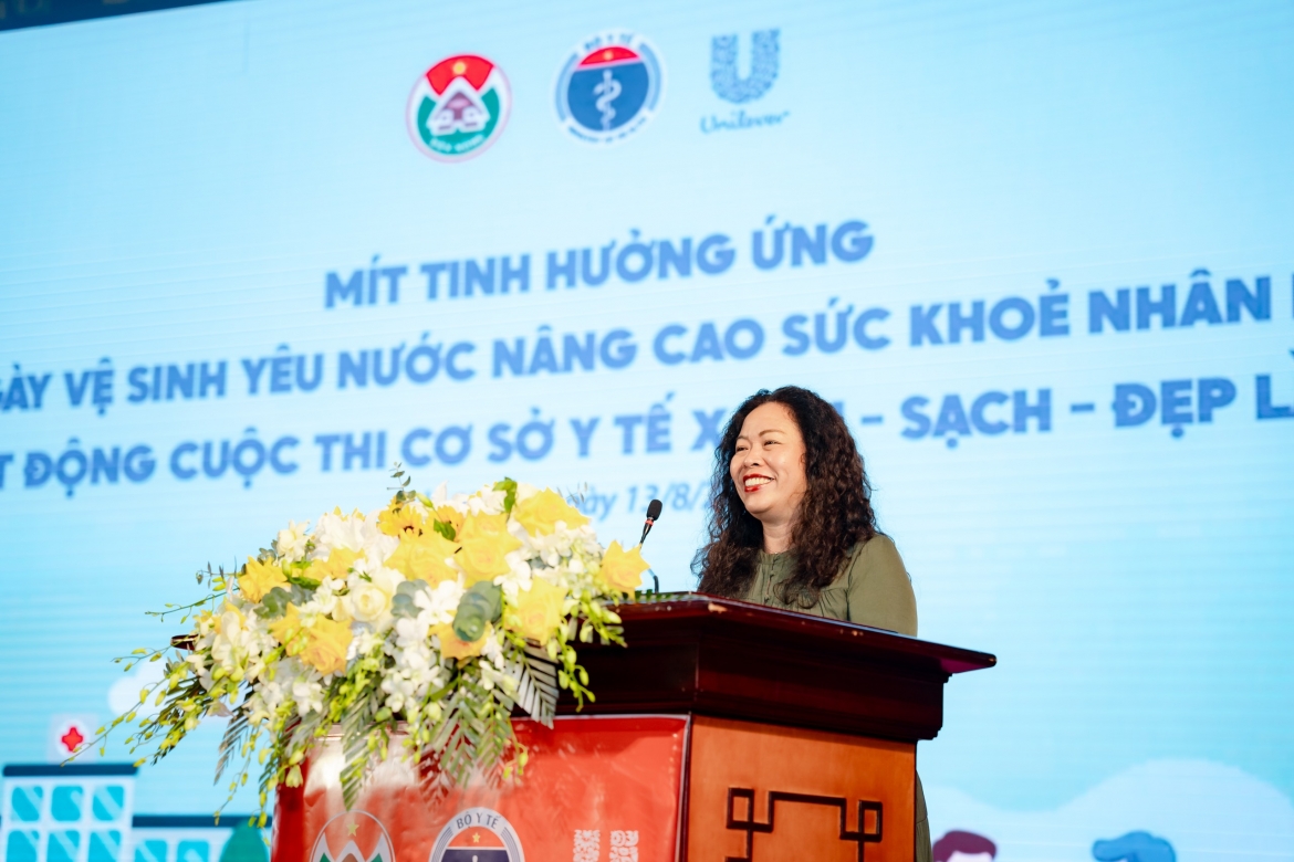 Bà Nguyễn Thị Bích Vân, Tổng Giám đốc Quốc gia của Unilever Việt Nam phát biểu tại buổi lễ mít tinh.