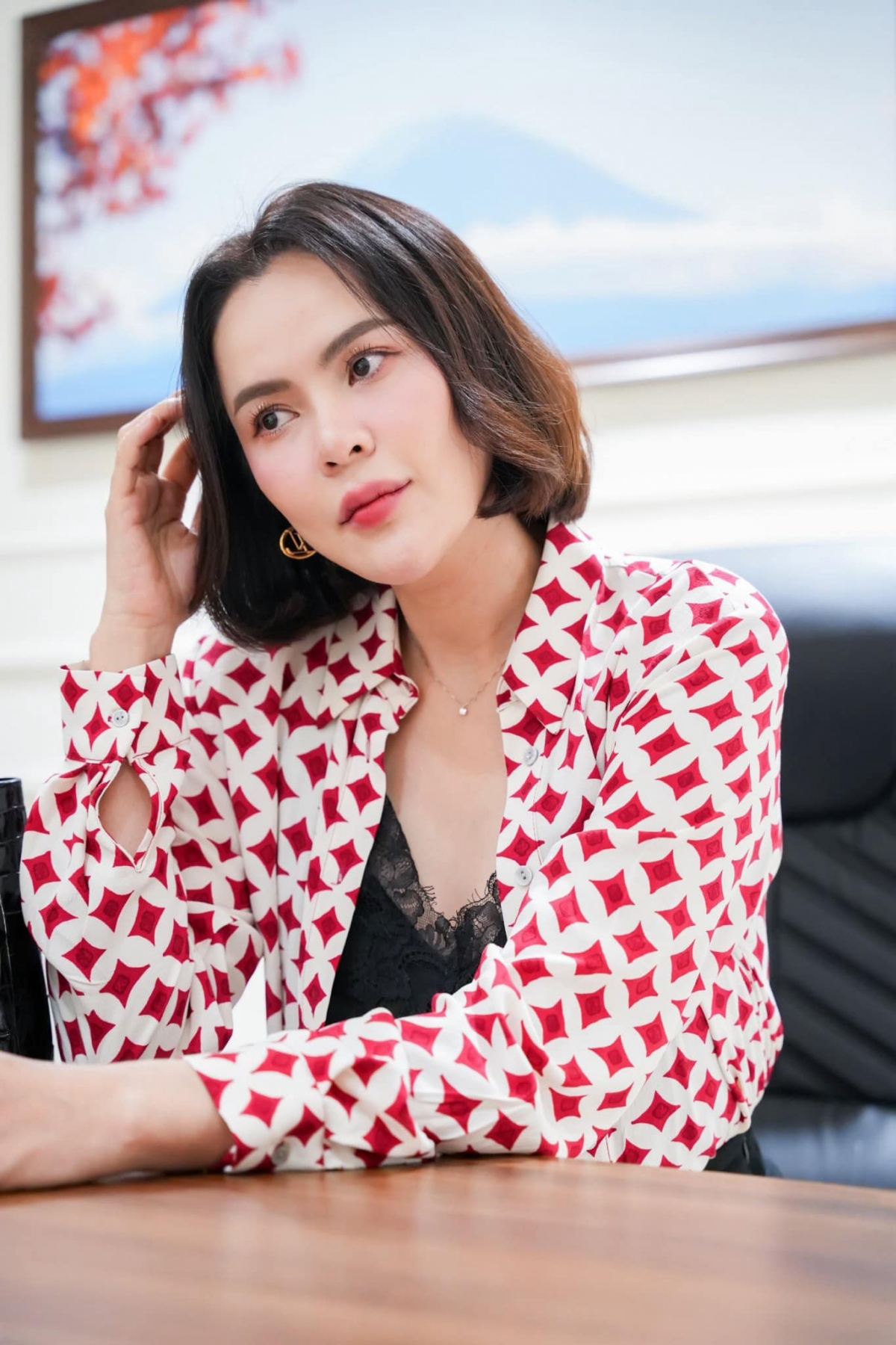 Hoa hậu Phương Lê cho biết: "Tôi xin lỗi vì để xảy ra sự việc vừa qua. Tôi đã không tinh tế trong việc sử dụng ngôn từ. Tuy nhiên, tôi khẳng định mình không có ý chế lời Quốc ca, tôi luôn yêu nước".