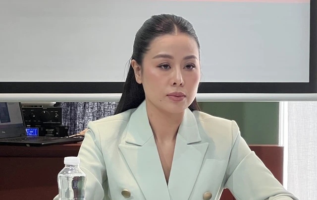 Sao Việt 6/8: Nam Thư nộp đơn tố cáo lên công an, phủ nhận tin đồn là người thứ ba. Trong buổi gặp gỡ truyền thông, diễn viên Nam Thư và công ty quản lý đã có những phản hồi liên quan đến những ồn ào tiêu cực trong thời gian qua. Nữ diễn viên khẳng định bản thân không xen vào mối quan hệ tình cảm của tài khoản "Zyy Doo". (Nguồn: VTC News)