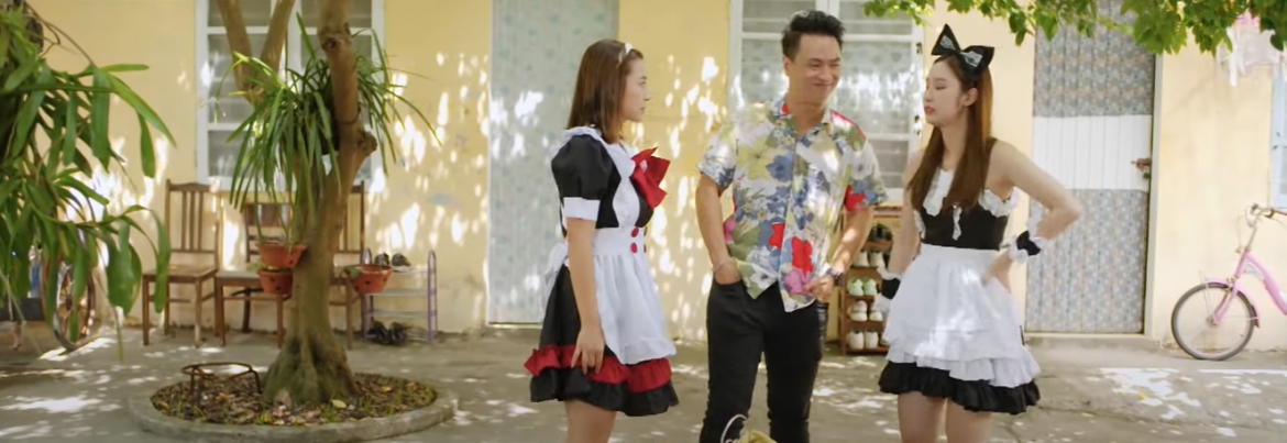 Quang giở trò tán tỉnh Huyền và Trinh