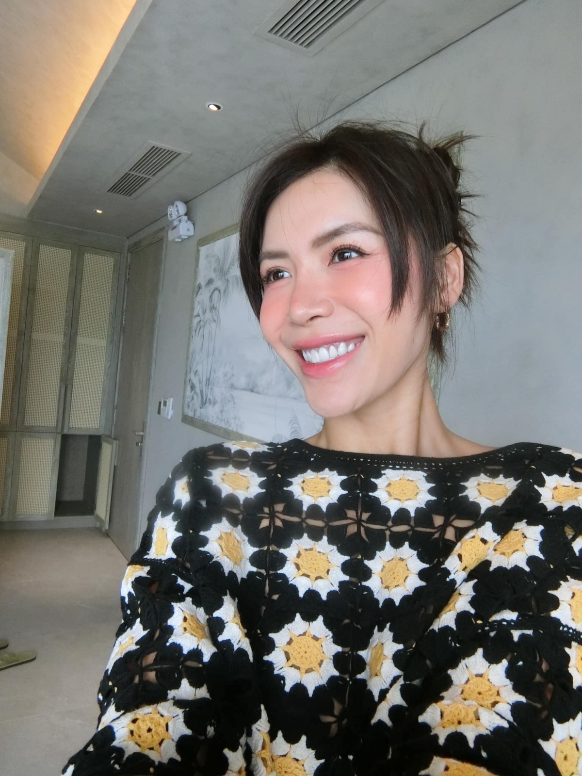 “Chúc cả nhà tháng mới vui vẻ, bình an và may mắn”, Minh Tú chào đón tháng mới tràn đầy năng lượng. (Nguồn: FBNV)