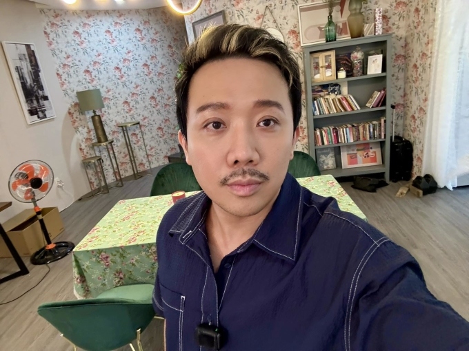 Trấn Thành khoe vừa giảm cân thành công để chuẩn bị cho chung kết chương trình "Anh trai say hi". (Nguồn: FBNV)