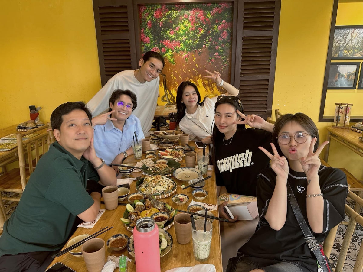 Hoa hậu Thùy Tiên cùng Huỳnh Lập, BB Trần, DJ Mie và MisThy ăn trưa tại nhà hàng của Trường Giang. (Nguồn: FBNV)
