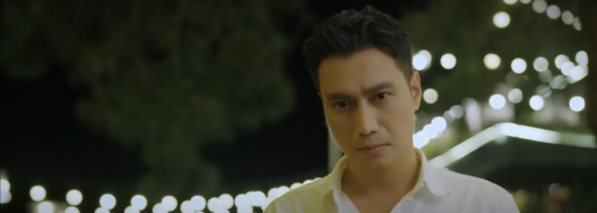 Vinh đến khu nghỉ dưỡng, lặng lẽ quan sát Đông cùng mọi người từ xa