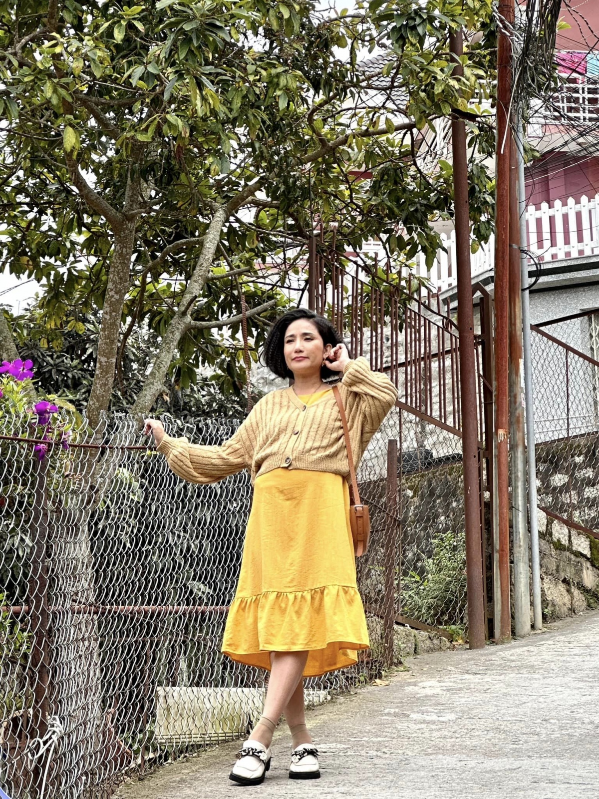 Cát Tường đăng tải ảnh hậu trường mang bầu trong phim “Hạnh phúc bị đánh cắp”: “Chuyện hậu trường bây giờ mới kể. Trước Tết người ta đồn em mới sinh em bé thì đây nè”. (Nguồn: FBNV)