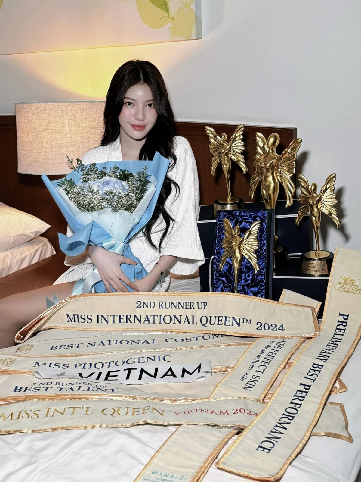Nguyễn Tường San gửi lời cảm ơn tới khán giả, những người ủng hộ và đồng hành cùng cô trong hành trình Miss International Queen - Hoa hậu Chuyển giới Quốc tế 2024. "Một giấc mơ cho 6 năm hoàn thiện chính mình, một sự tái sinh cho đêm tỏa sáng trên sân khấu Chung kết Miss International Queen 2024. Danh hiệu 2nd runner-up hôm nay không phải chỉ của mỗi riêng em, mà đó còn là của mọi người. Ngay lúc này đây, không còn niềm vui sướng hay lời nói nào có thể thay thế cho sự biết ơn với tình cảm, sự yêu thương và quan tâm của mọi người dành cho em", Tường San bày tỏ. (Nguồn: FBNV)