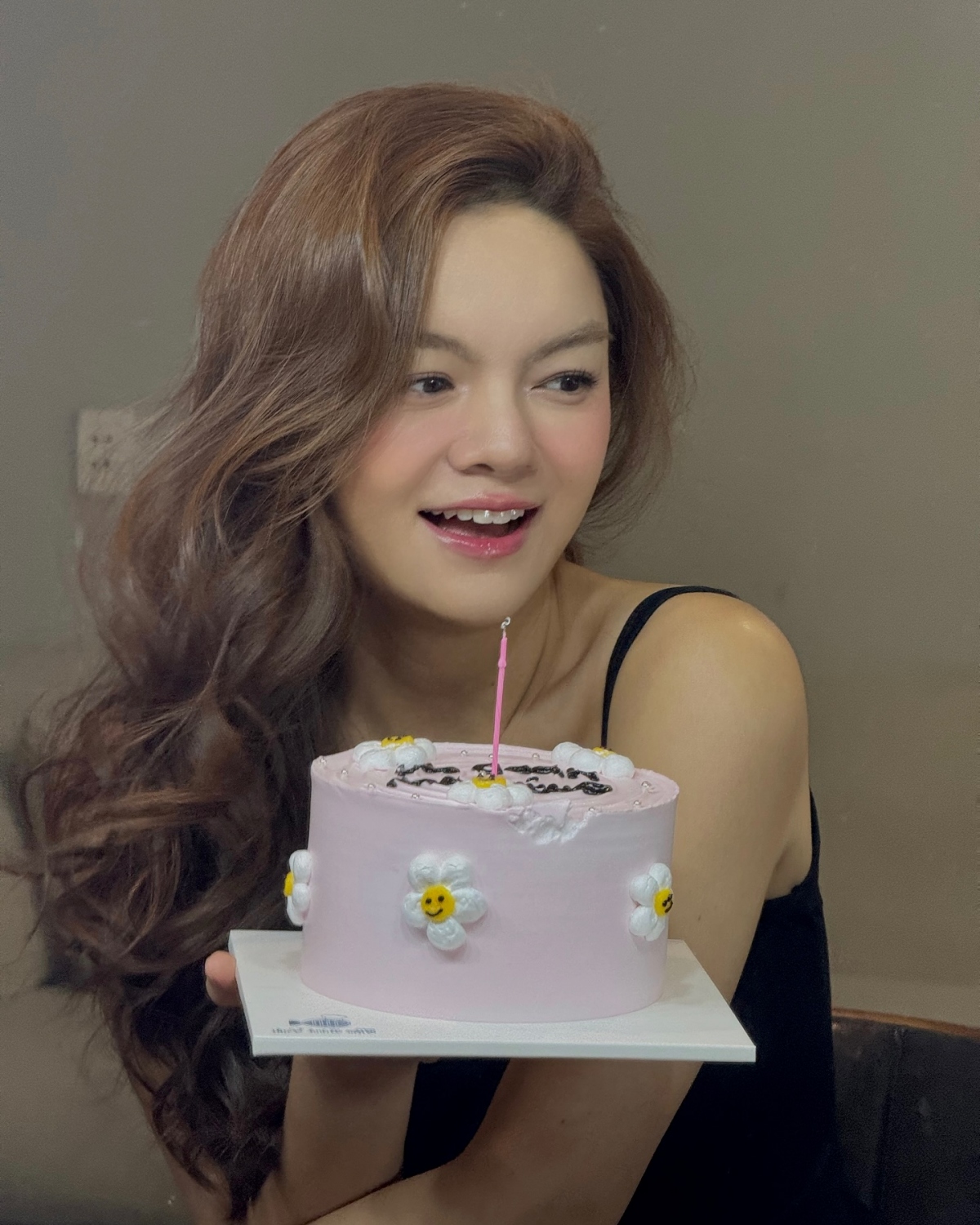 Phạm Quỳnh Anh đón sinh nhật tuổi 40. Ở độ tuổi 40, giọng ca “Bụi bay vào mắt” được khen ngợi luôn trẻ trung, xinh đẹp. (Nguồn: FBNV)