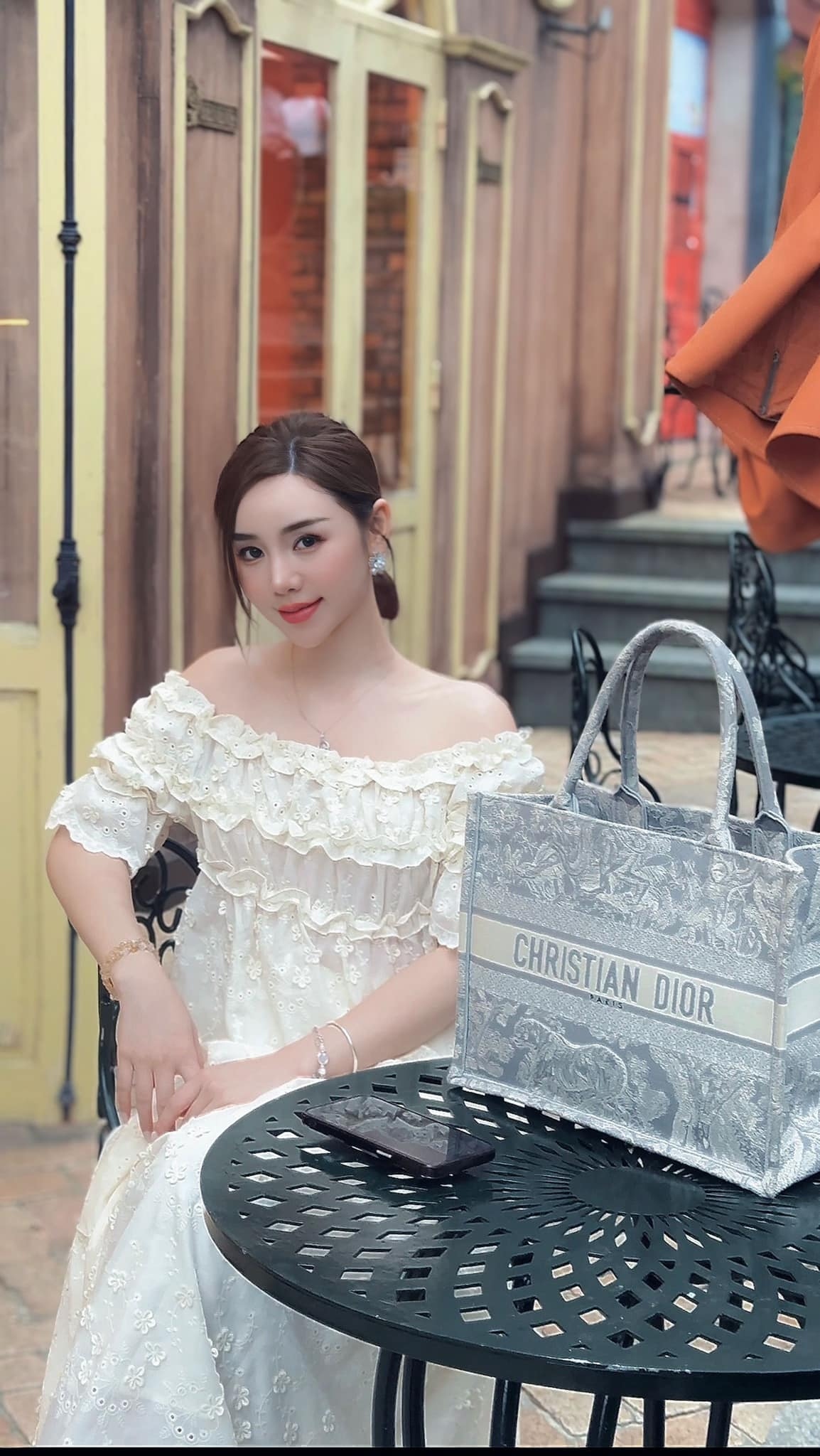 Quỳnh Kool khoe nhan sắc trong trẻo khi đi du lịch trong bộ ảnh mới. (Nguồn: FBNV)