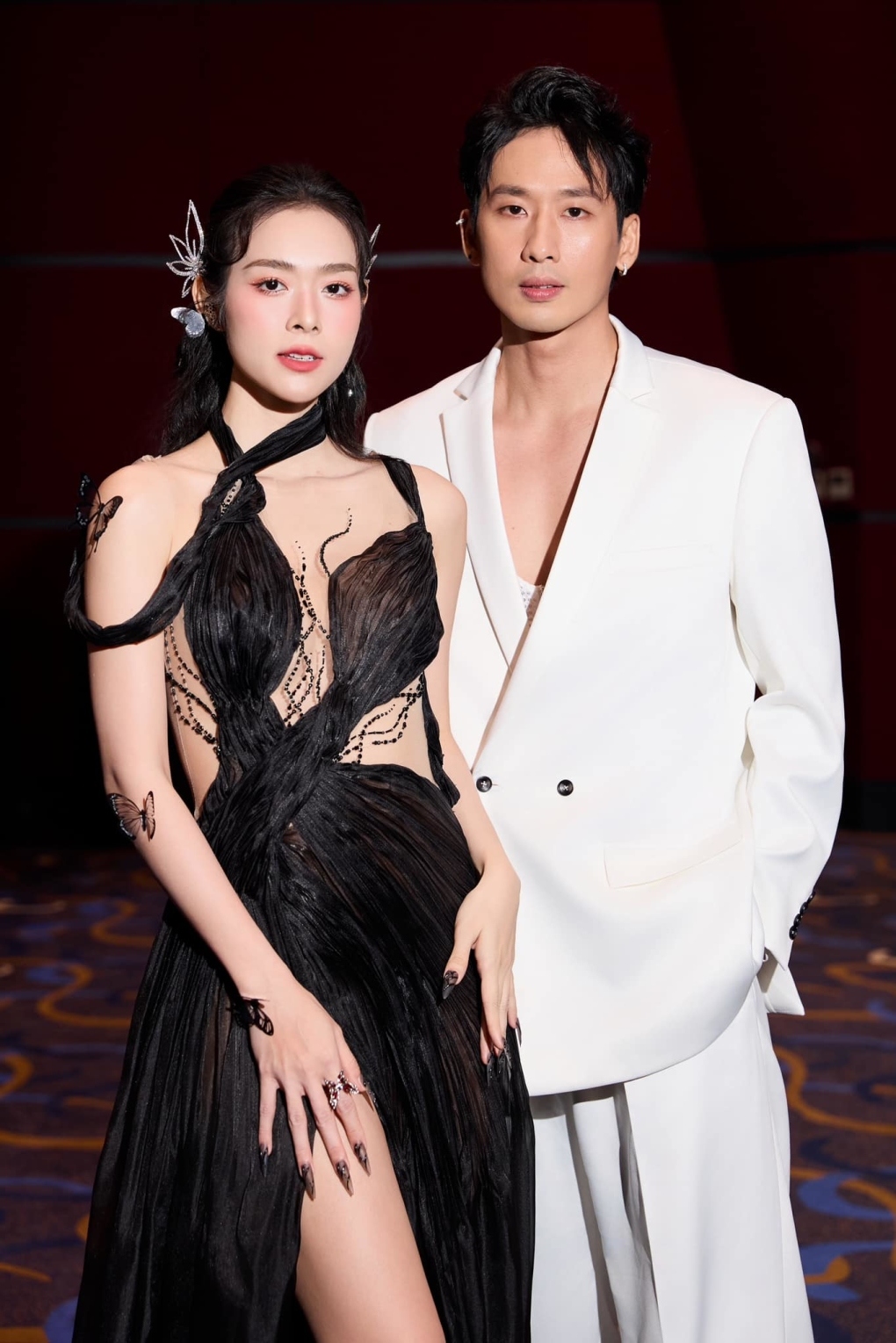 Diệp Bảo Ngọc và Tuấn Trần cùng đoàn làm phim 'Làm giàu với ma" có buổi giao lưu với khán giả Thủ đô. Cặp diễn viên chính là tâm điểm chú ý khi song hành.