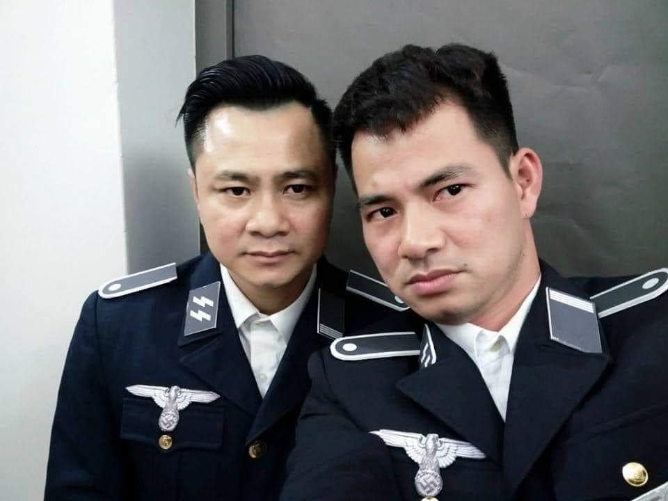 “Tình cảm và nhan sắc ngày càng đi lên nhỉ”, NSND Tự Long đăng ảnh chụp cùng NSƯT Xuân Bắc. (Nguồn: FBNV)