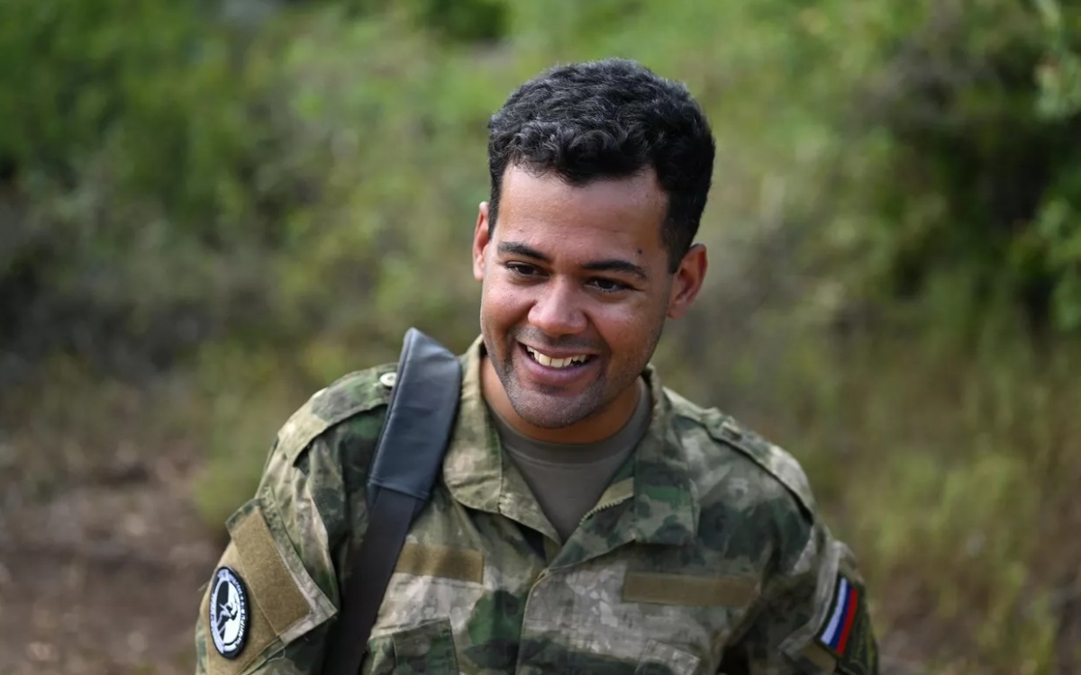 Ngoài thời gian trong không quân Mỹ, Puello có 7 năm phục vụ trong lực lượng Vệ binh Massachusetts, rồi có 2 năm là ủy viên hội đồng thành phố.