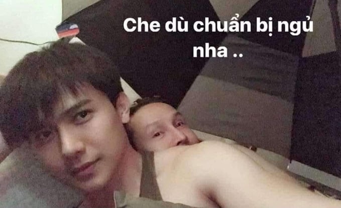 Nghệ sĩ Vũ Luân lên tiếng về bức ảnh anh ở trần, nằm cùng một chàng trai trẻ và tin đồn là người đồng tính. Theo Vũ Luân, chàng trai trẻ trong ảnh là người em thân thiết kiêm quản lý lâu năm của anh. "Tôi không để tâm tới các tin đồn thất thiệt nhưng vợ tôi phiền lòng, cảm thấy không thích khi tôi bị đồn bậy bạ", Vũ Luân nói.