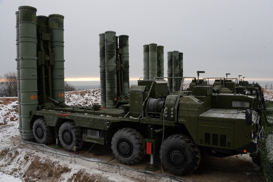 Hệ thống tên lửa phòng không S-400 Triumf của Nga. Ảnh: Getty Images