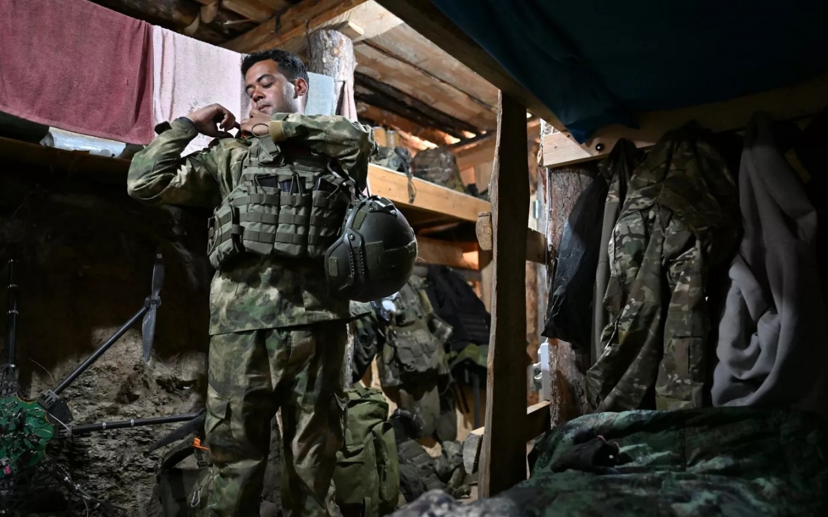 Cựu binh Mỹ bên trong boong-ke Nga. Anh đã có bạn gái và có kế hoạch xây dựng gia đình rồi lập nghiệp tại Nga, sau khi xung đột Ukraine kết thúc.