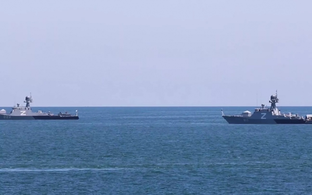 Ông Putin cho biết thêm, Nga sẽ trang bị cho những tàu này các hệ thống công nghệ cao, thế hệ mới và các tổ hợp tên lửa siêu vượt âm.