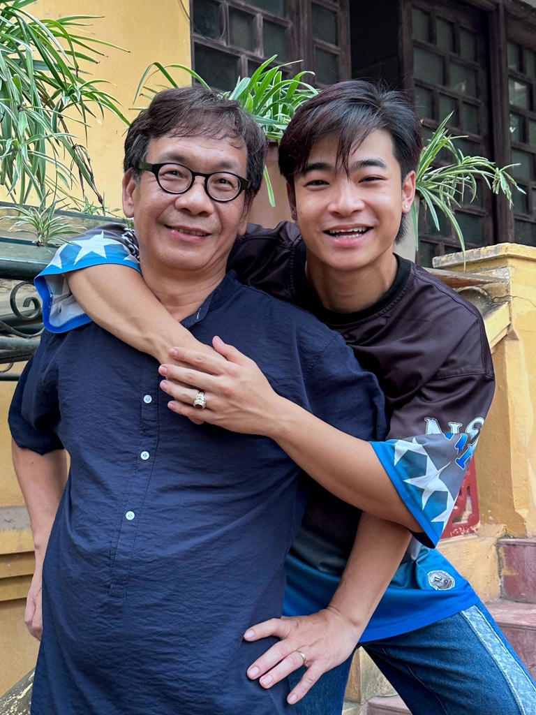 Võ Hoài Vũ cùng NSƯT Đức Khuê.