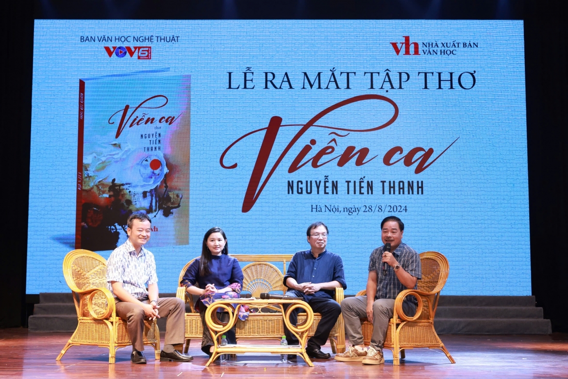 Ra mắt tập thơ “Viễn ca” của nhà thơ Nguyễn Tiến Thanh. Ảnh: Văn Vị