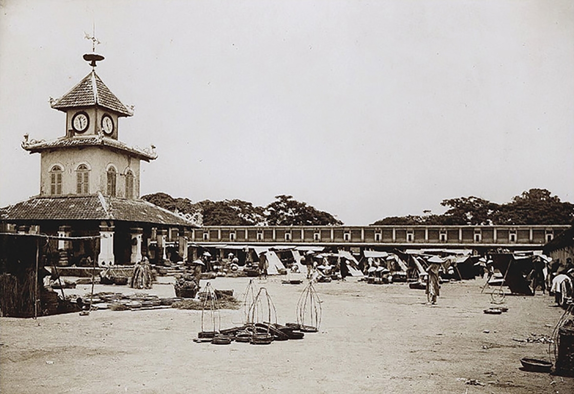 Bên trong chợ Đông Ba khoảng năm 1925-1930 (Ảnh tư liệu)