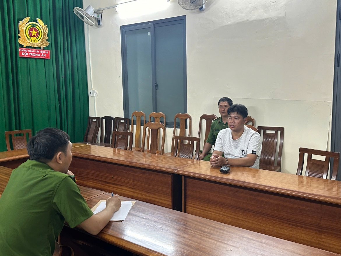 Công an TP.HCM đã bắt giữ Nguyễn Văn Dồn - đối tượng gây ra vụ cướp giật tài sản của người nước ngoài (Ảnh: Công an cung cấp)