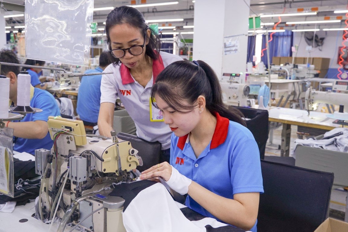 Công ty TNHH May Mặc Bowker Việt Nam sẽ thưởng nguyên lương tháng 13 cho ứng viên gia nhập tháng 8 (ảnh Cty cung cấp)
