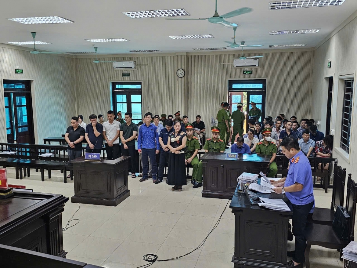 Các bị cáo tại phiên tòa. (ảnh VKS Bắc Ninh)