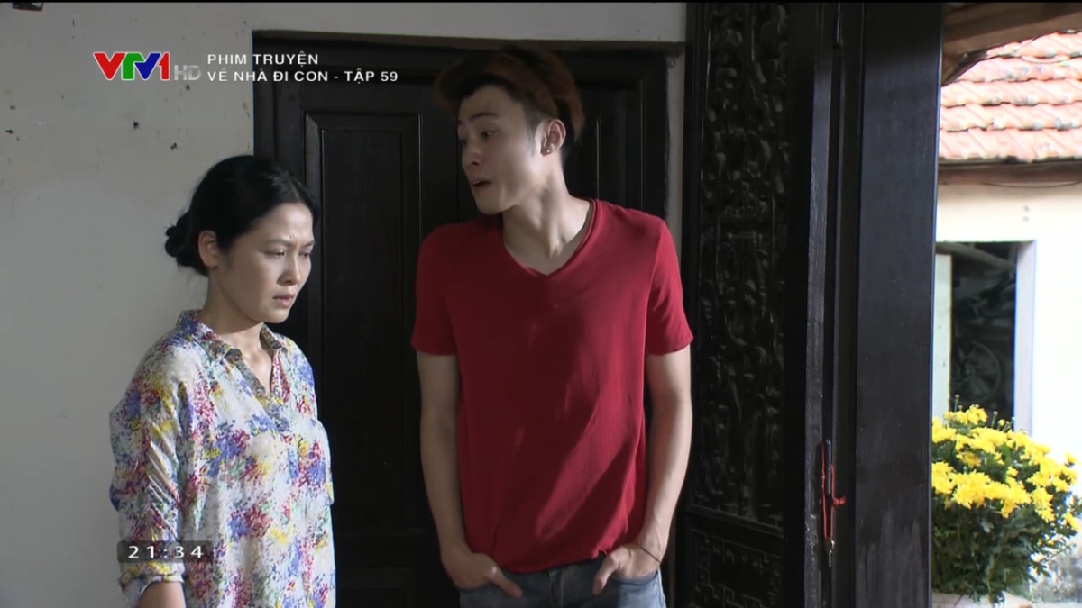 Nam diễn viên đảm nhận vai con trai cô bán hoa thích chơi bời lêu lổng.
