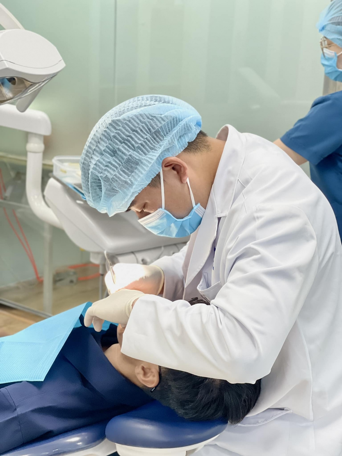 Hình ảnh đăng tải trên fanpage của Bệnh viện thẩm mỹ Paris hầu hết là về thẩm mỹ răng (Ảnh fb)