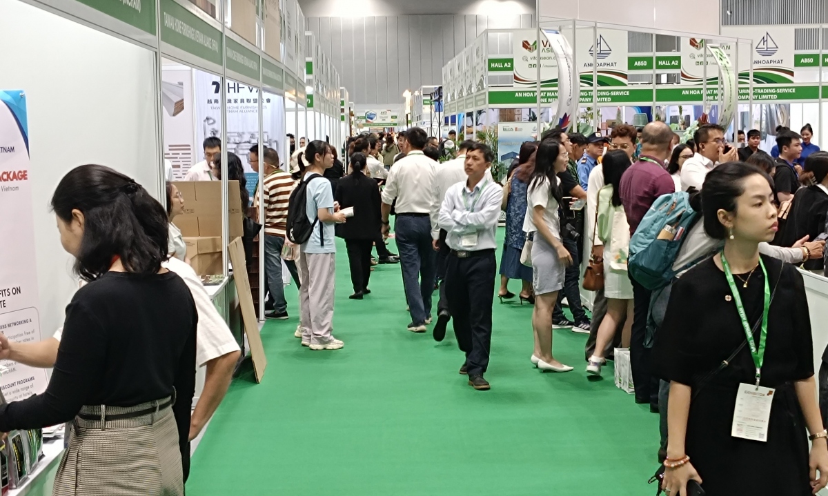 Hội chợ là dịp để các doanh nghiệp và khách hàng, đối tác giao lưu, tìm kiếm thị trường mới, từ đó góp phần tháo gỡ khó khăn cho doanh nghiệp xuất khẩu gỗ