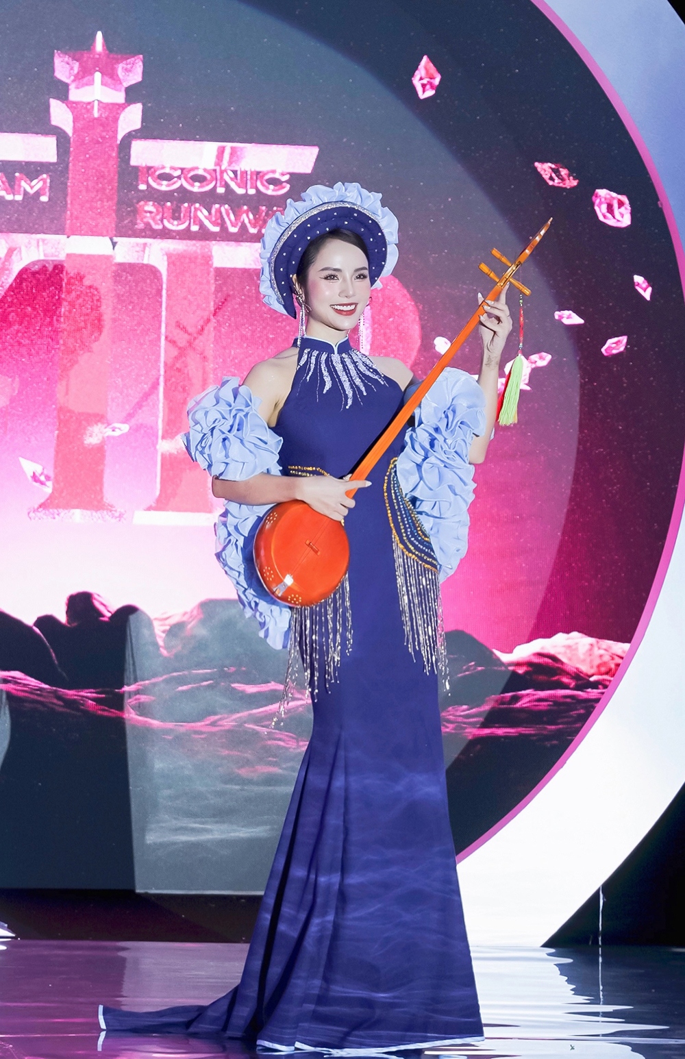 Hoa khôi Hà Nội 2022 Vũ Thu Trà My diện bộ trang phục dân tộc Tày cách tân