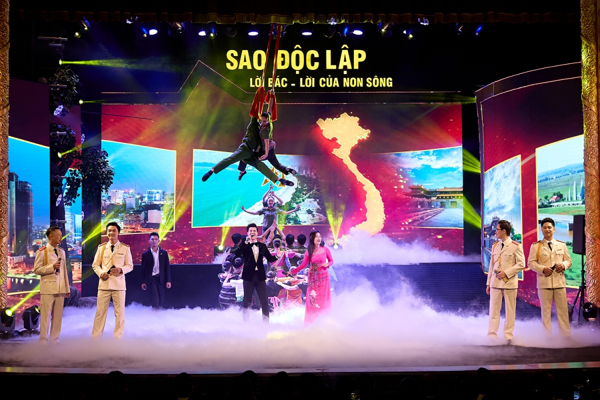 Được tổ chức thường niên từ năm 2016, chương trình nghệ thuật “Sao Độc lập” với nội dung nghệ thuật đặc sắc, khắc họa những giá trị văn hóa, lịch sử cao đẹp về tinh thần yêu nước, ý chí quật cường của nhiều thế hệ người Việt Nam anh hùng trong đấu tranh, xây dựng và bảo vệ Tổ quốc dưới sự lãnh đạo của Đảng Cộng sản Việt Nam quang vinh.